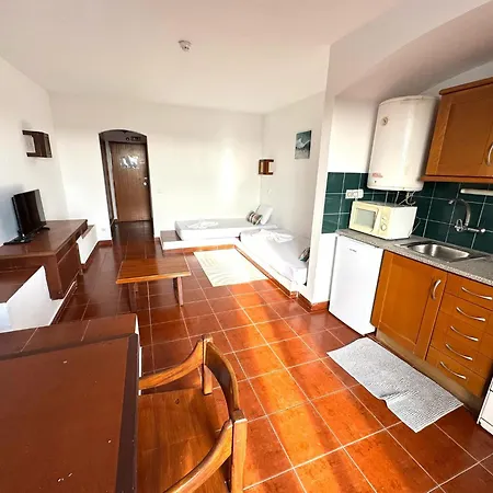 Oura Appartement *