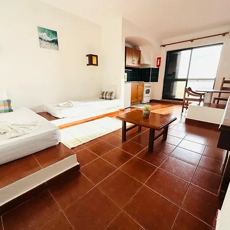 Oura Appartement *