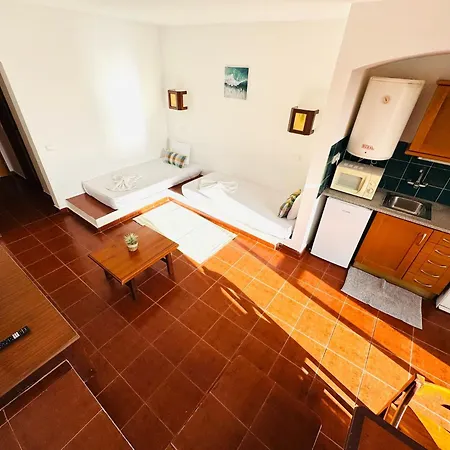 Oura Appartement *