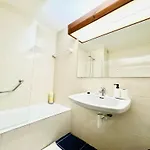 شقة Oura